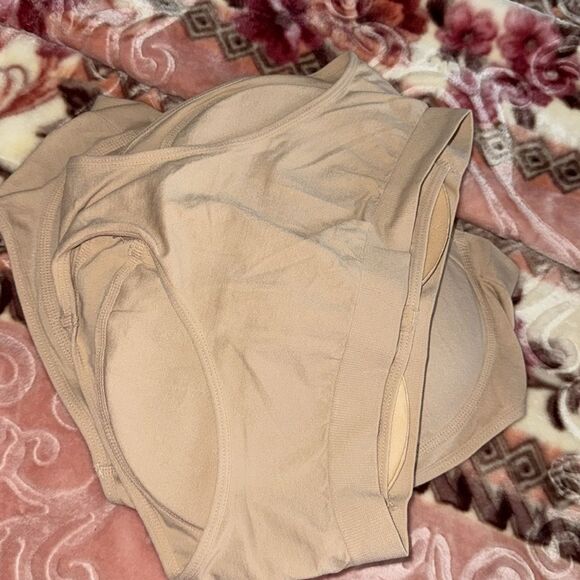 Women's Cream Intimates Set with Removable Pads NWT looks like L - Picture 12 of 15